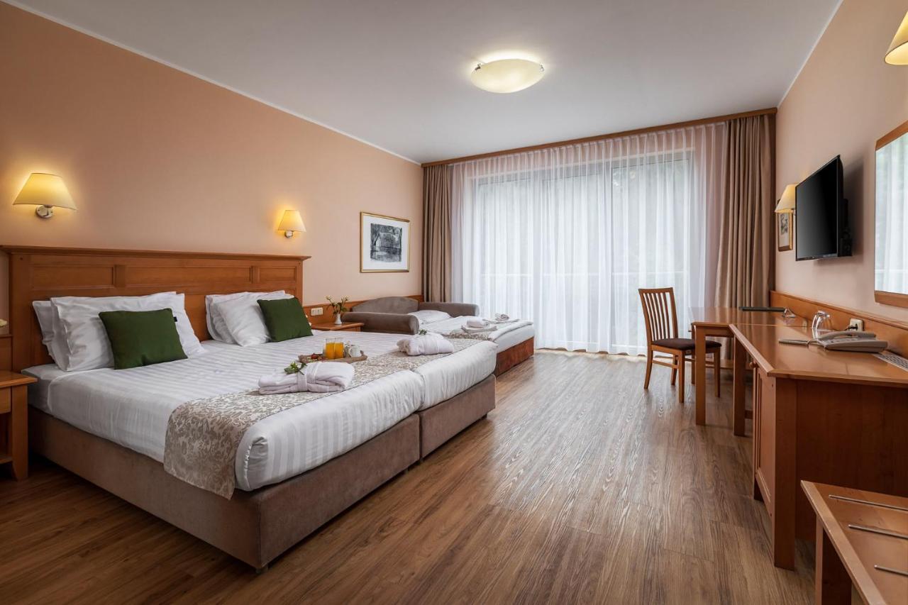 Grand Hotel BELLEVUE Hočko Pohorje Buitenkant foto