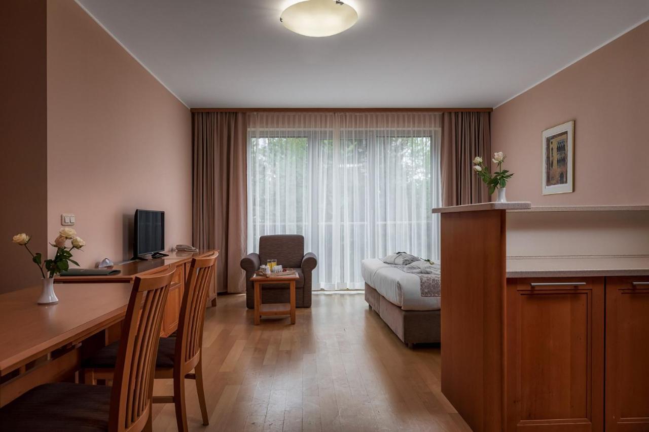 Grand Hotel BELLEVUE Hočko Pohorje Buitenkant foto