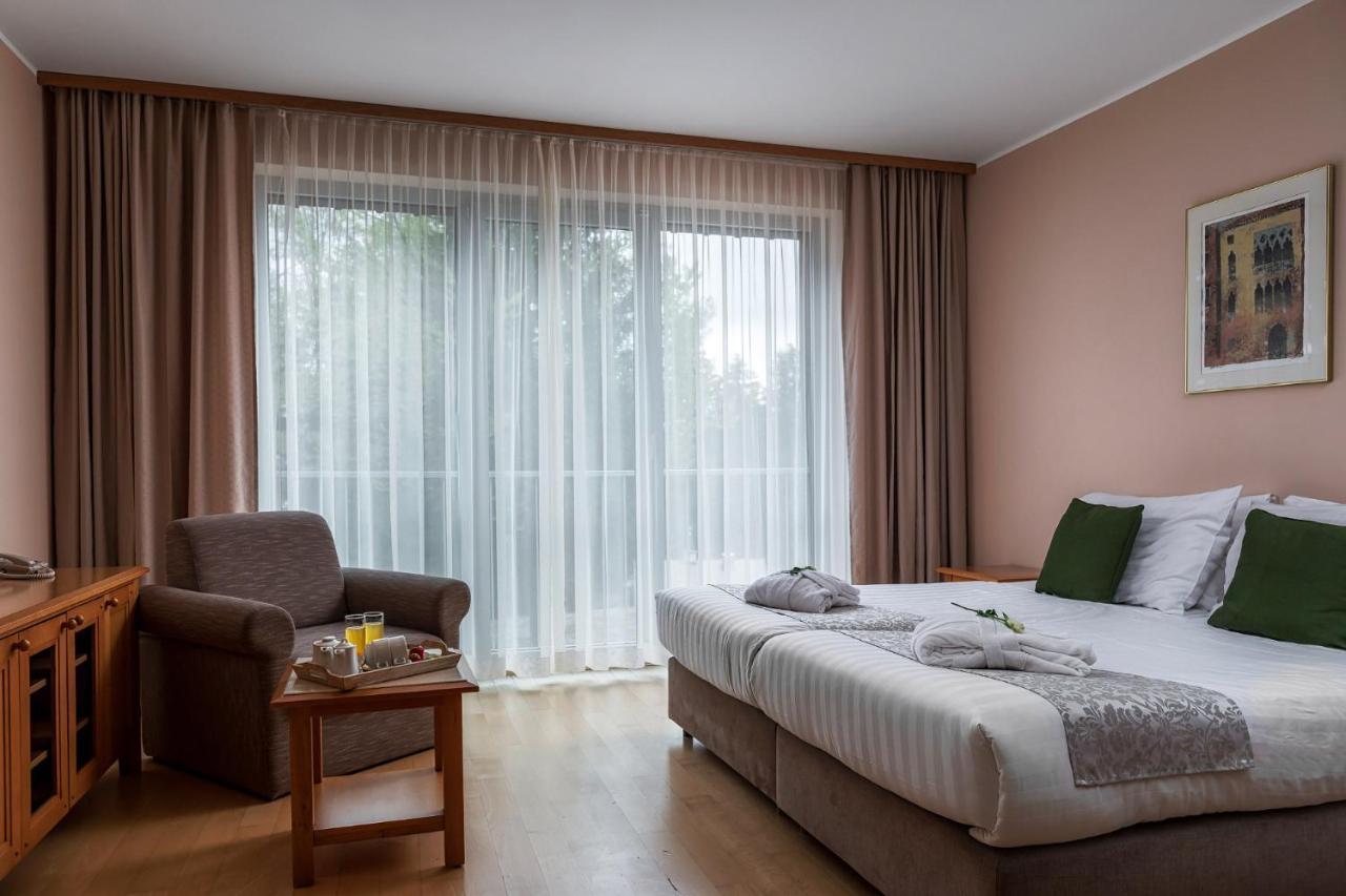 Grand Hotel BELLEVUE Hočko Pohorje Buitenkant foto